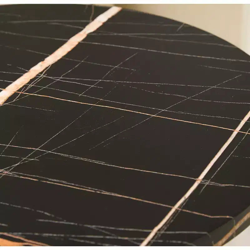 Tavolino rotondo con doppio ripiano Nero/Marrone/Bianco – Piano effetto marmo, struttura in metallo dorato, utilizzo per 1 persona