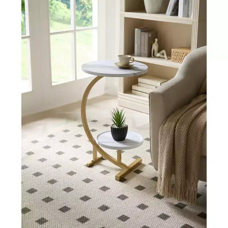 Tavolino rotondo con doppio ripiano Nero/Marrone/Bianco – Piano effetto marmo, struttura in metallo dorato, utilizzo per 1 persona