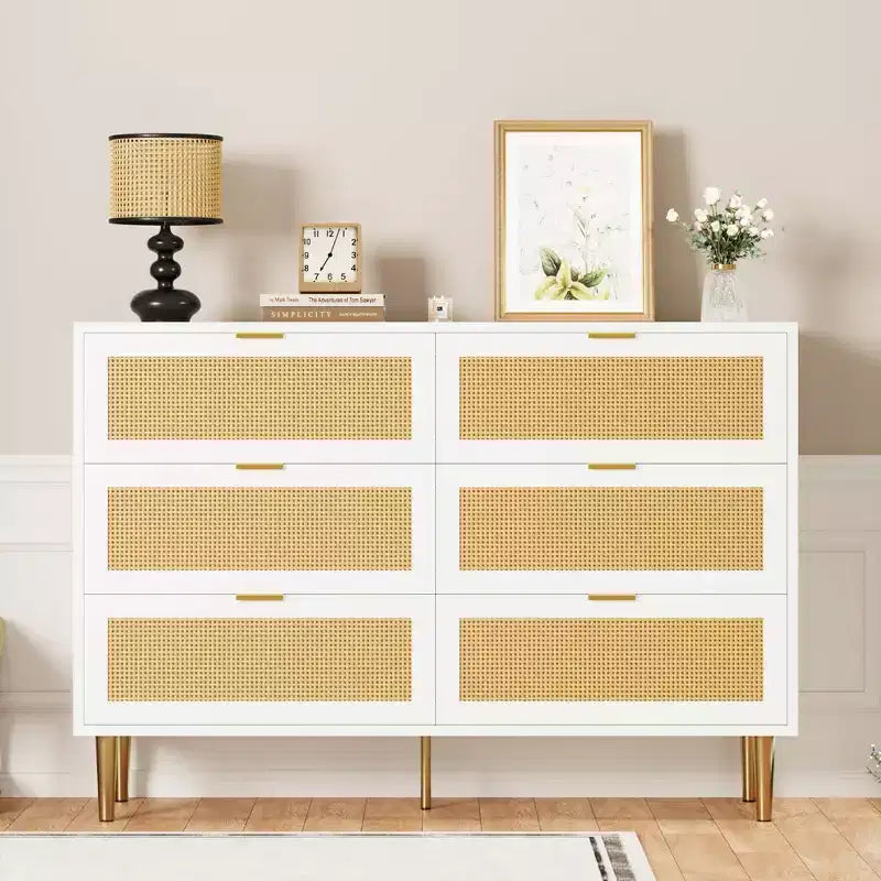 Comodino a 6 cassetti con pannelli in rattan e gambe dorate, colore bianco/nero/legno, singolo