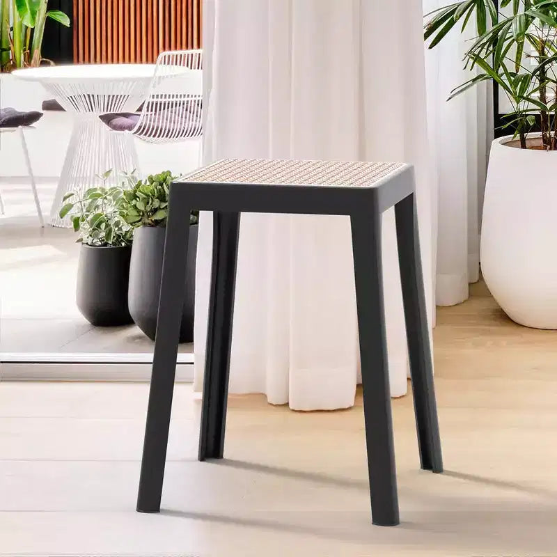 Sgabello quadrato impilabile Nero/Verde/Grigio/Arancione/Rosso/Bianco/Giallo con piano in vimini, senza schienale, 1 posto