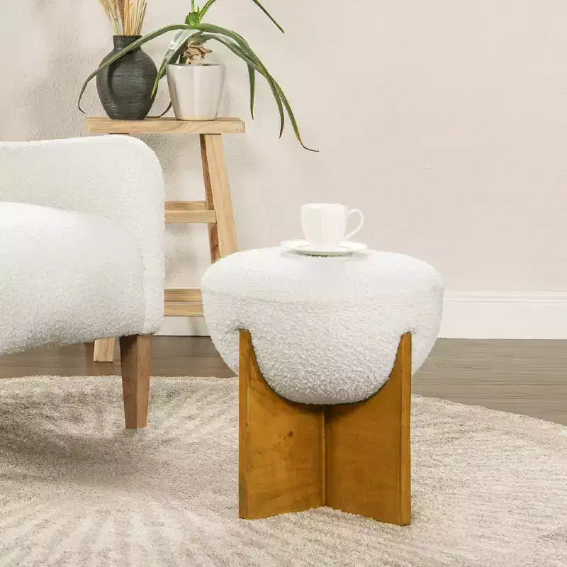 Pouf rotondo rivestito in bianco avorio con base in legno, 1 posto a sedere