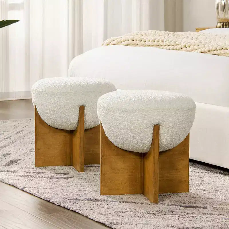 Pouf rotondo rivestito in bianco avorio con base in legno, 1 posto a sedere