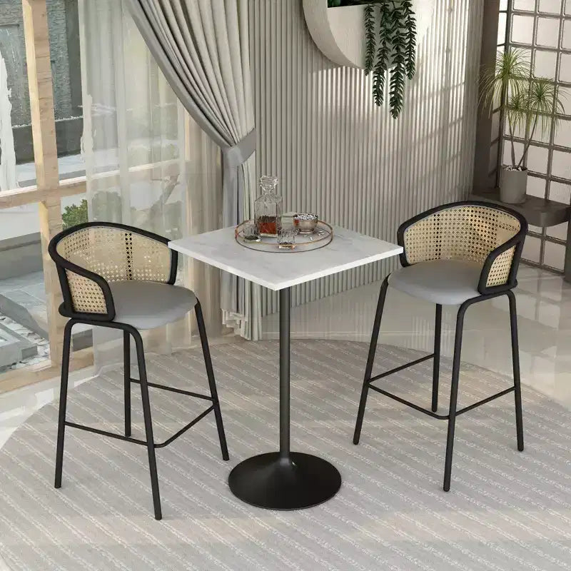 Tavolo da pranzo quadrato effetto marmo bianco, base a piedistallo nera, 4 posti